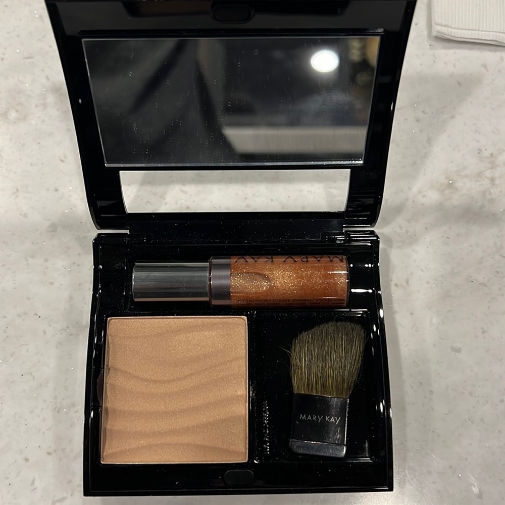 Mary Kay highlighter with lipgloss